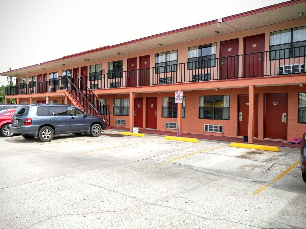 Summer Breeze Motel Upper Grand Lagoon Exterior photo