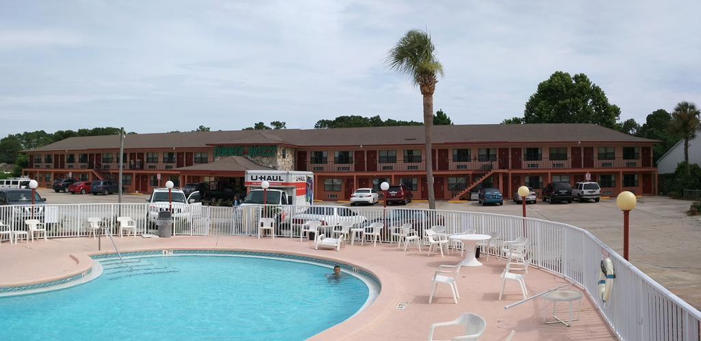 Summer Breeze Motel Upper Grand Lagoon Exterior photo