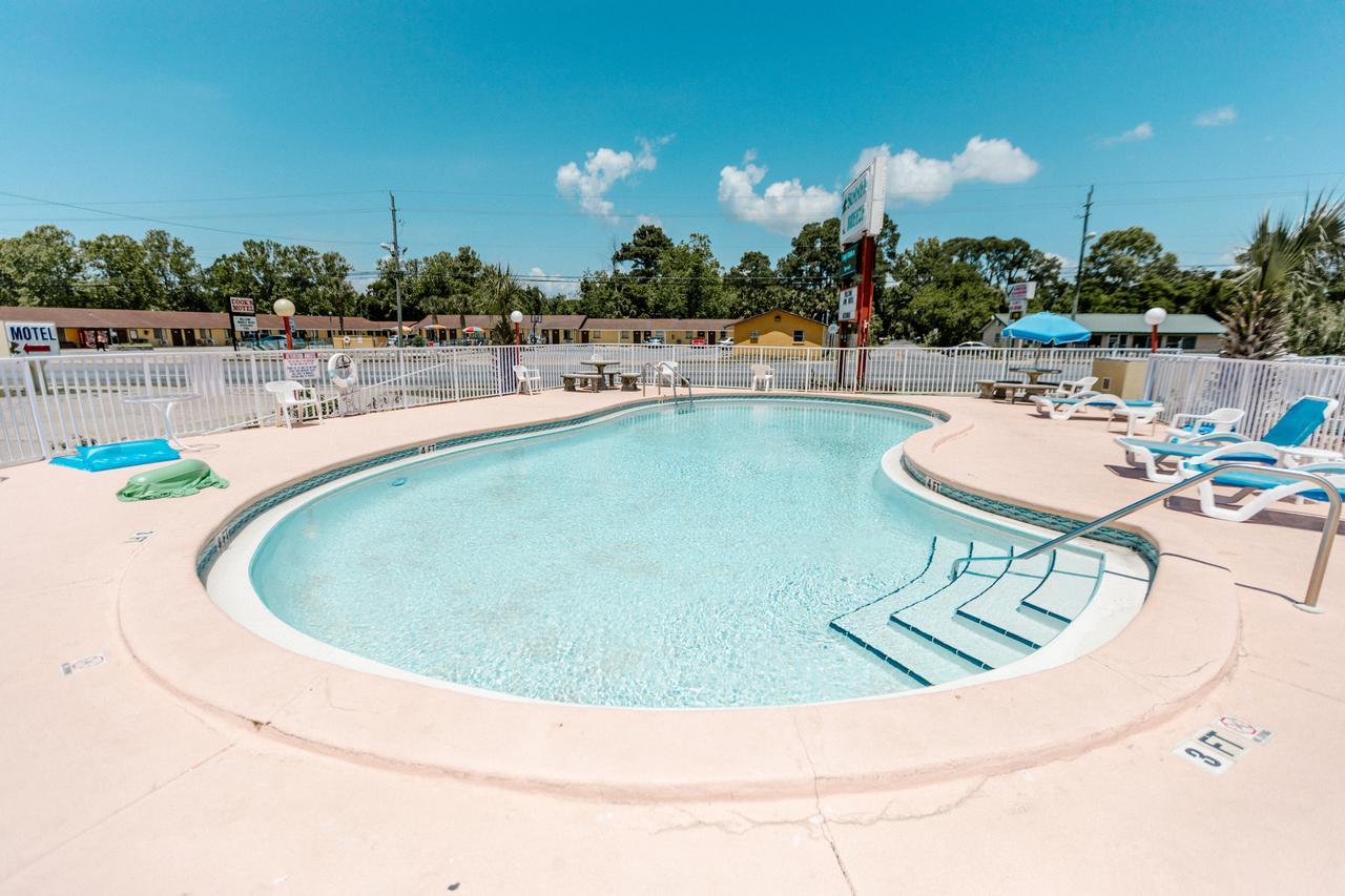 Summer Breeze Motel Upper Grand Lagoon Exterior photo