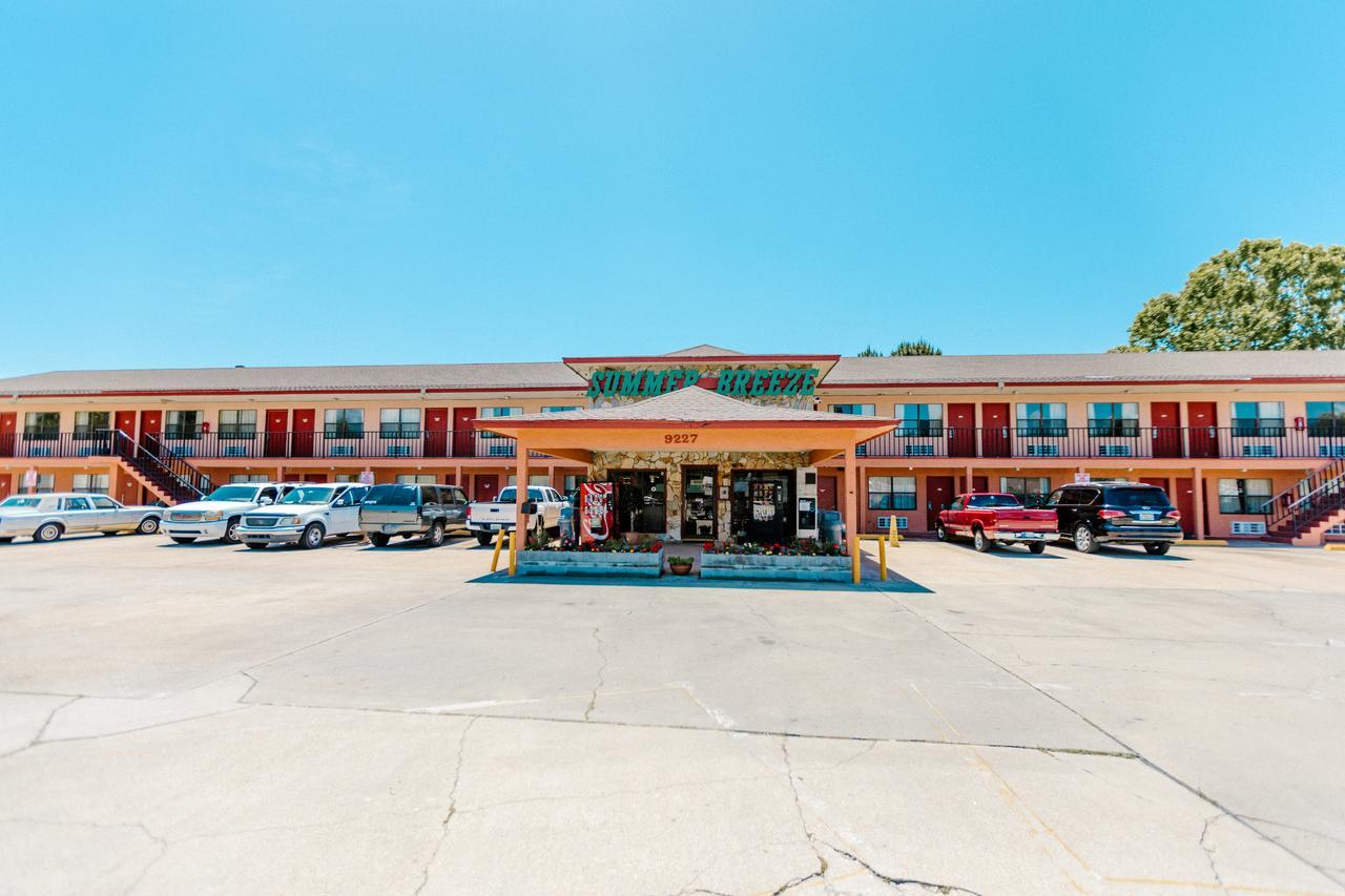 Summer Breeze Motel Upper Grand Lagoon Exterior photo